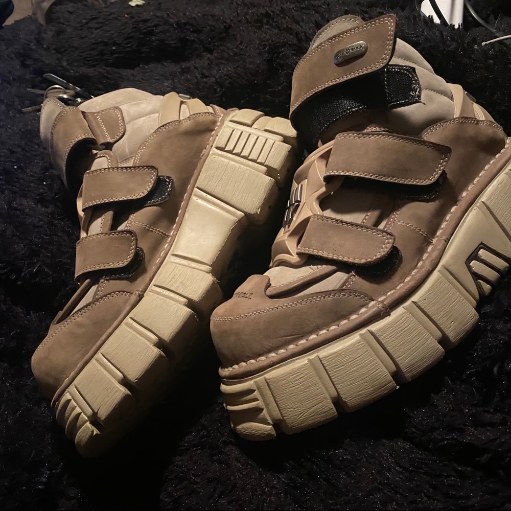 New rock platform boots